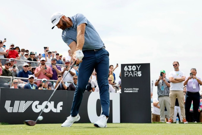 Dustin Johnson là một trong những ngôi sao từ bỏ PGA Tour để gia lập LIV Golf League. Ảnh: EFE