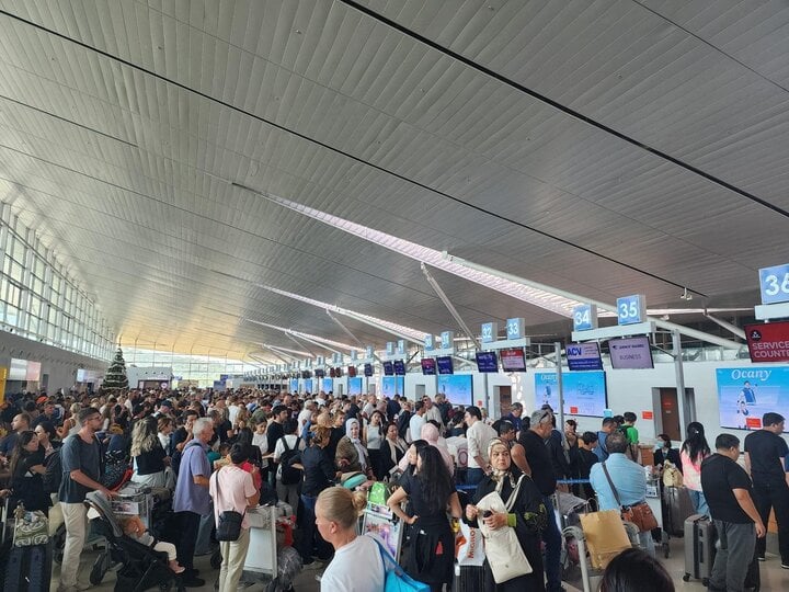 Phu Quoc Airport is crowded on December 29. (Photo: Facebook Phu Quoc Today News)