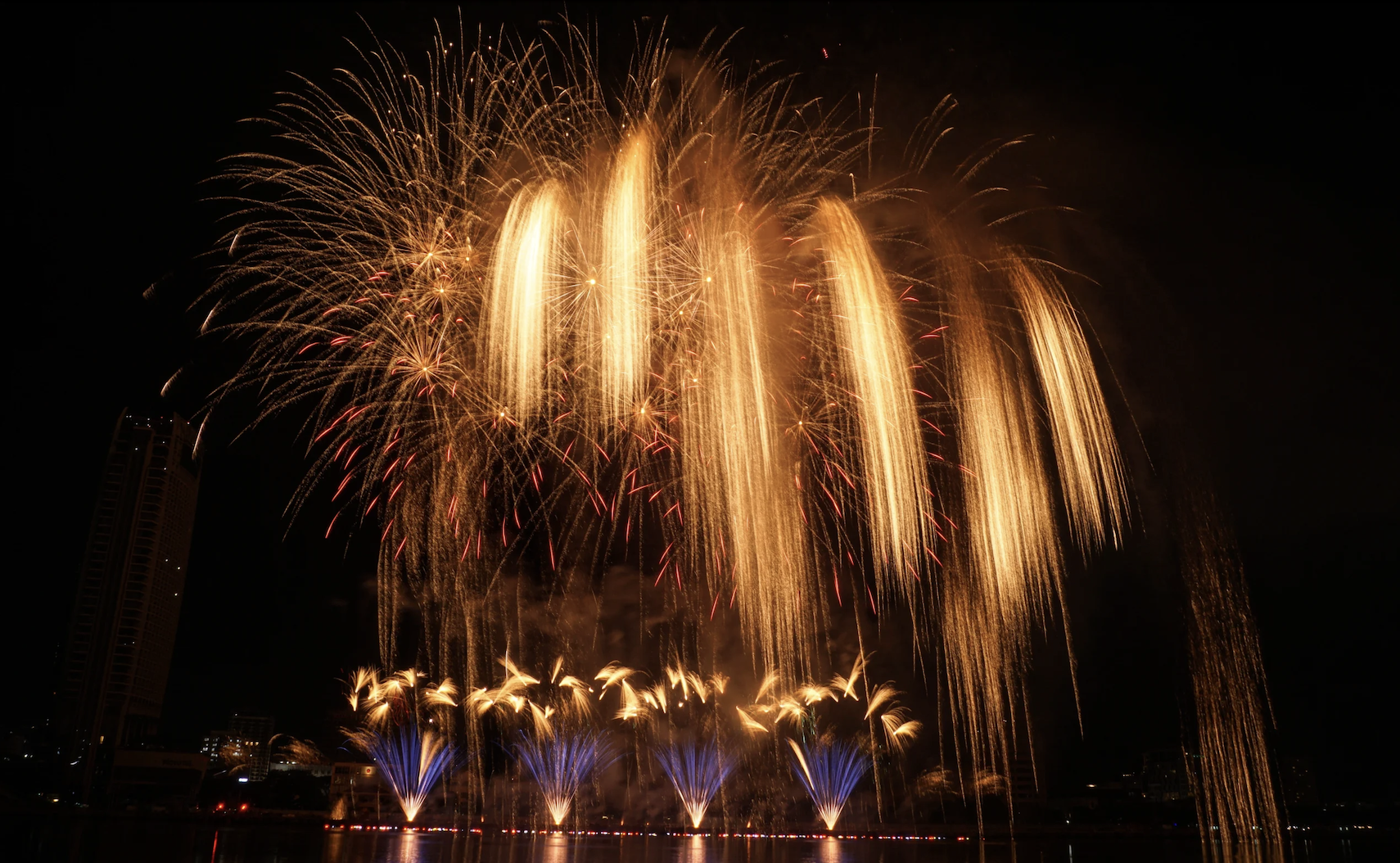 Chinese fireworks display for the first time in Da Nang