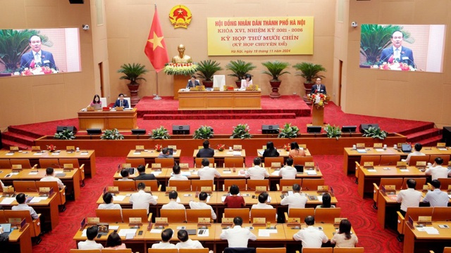 Hanoi People's Council opens thematic session, considers and approves a number of contents implementing the Law on the Capital