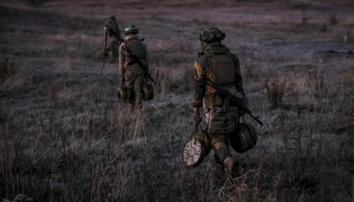 Exhausted and discouraged, more than 100,000 Ukrainian soldiers deserted