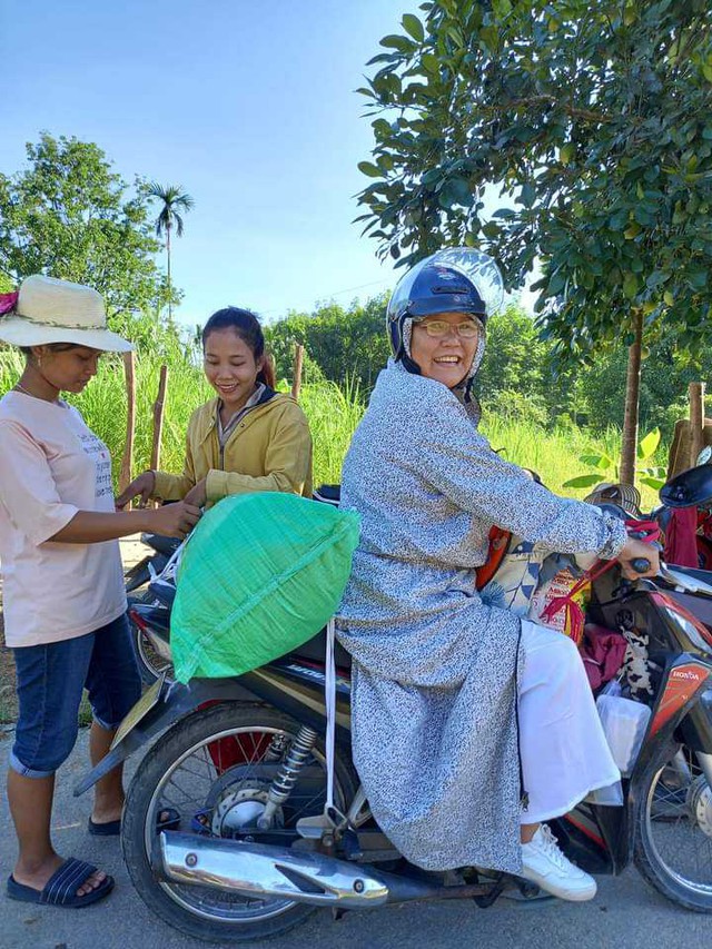 Cô giáo truyền nghề tận tụy, giàu lòng nhân ái - Ảnh 1.