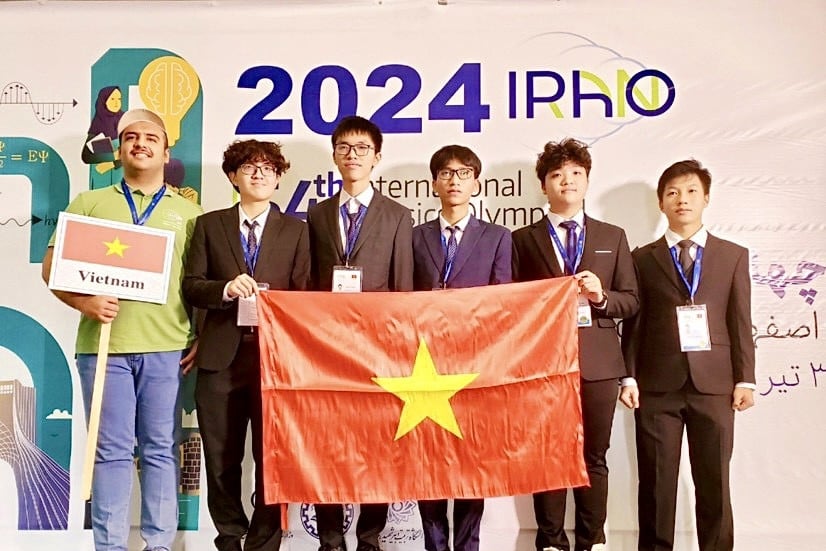 5 Vietnamese students won medals at the 2024 International Physics Olympiad