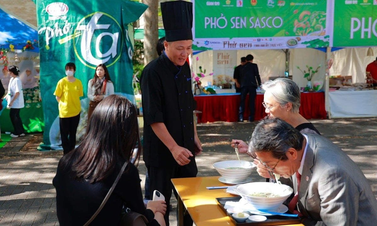 Pho Sen attracts Japanese people