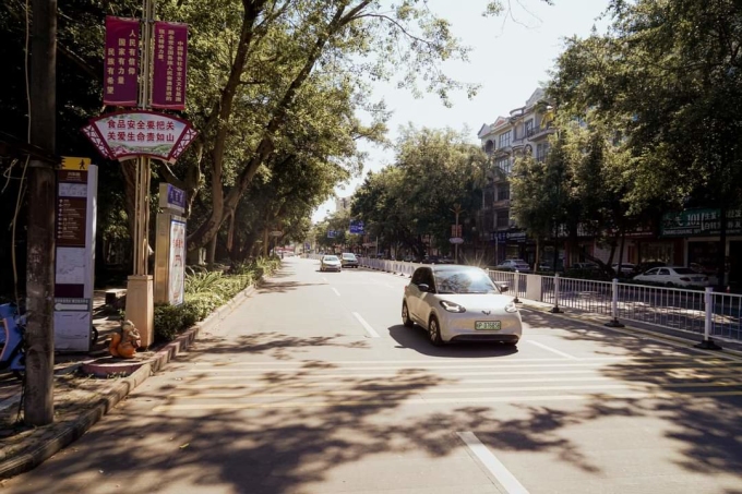 Chinesische Autos können von der Stadt Dongxing nach Ha Long fahren. Foto: Le Tan