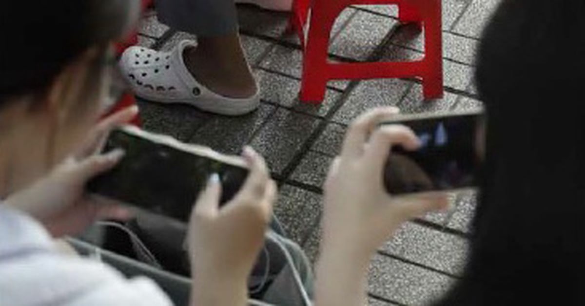 Interdire aux élèves d'utiliser des téléphones portables à l'école : soutenir la démarche du lycée Truong Chinh