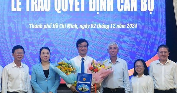 UBND TP HCM tiếp nhận và bổ nhiệm cán bộ