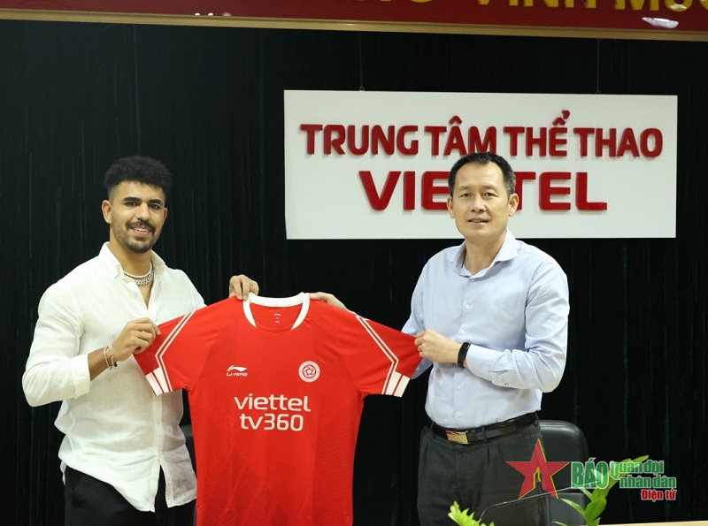 El Viettel FC ficha a un excompañero de la estrella del Liverpool