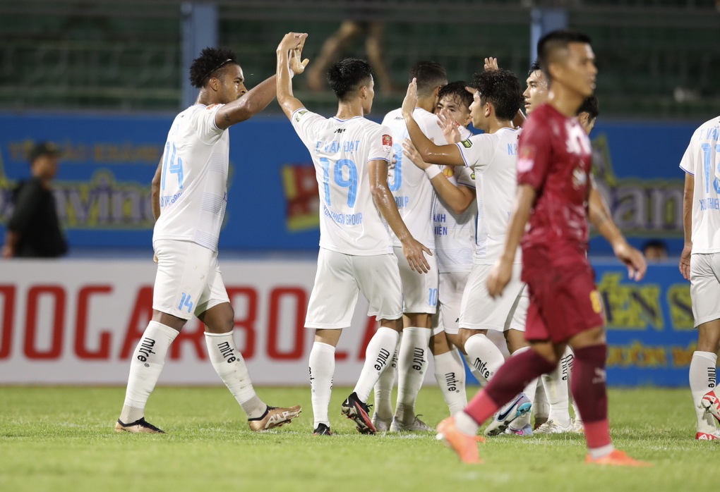 Ngoại binh tỏa sáng, CLB Nam Định lên ngôi đầu bảng V-League - 3