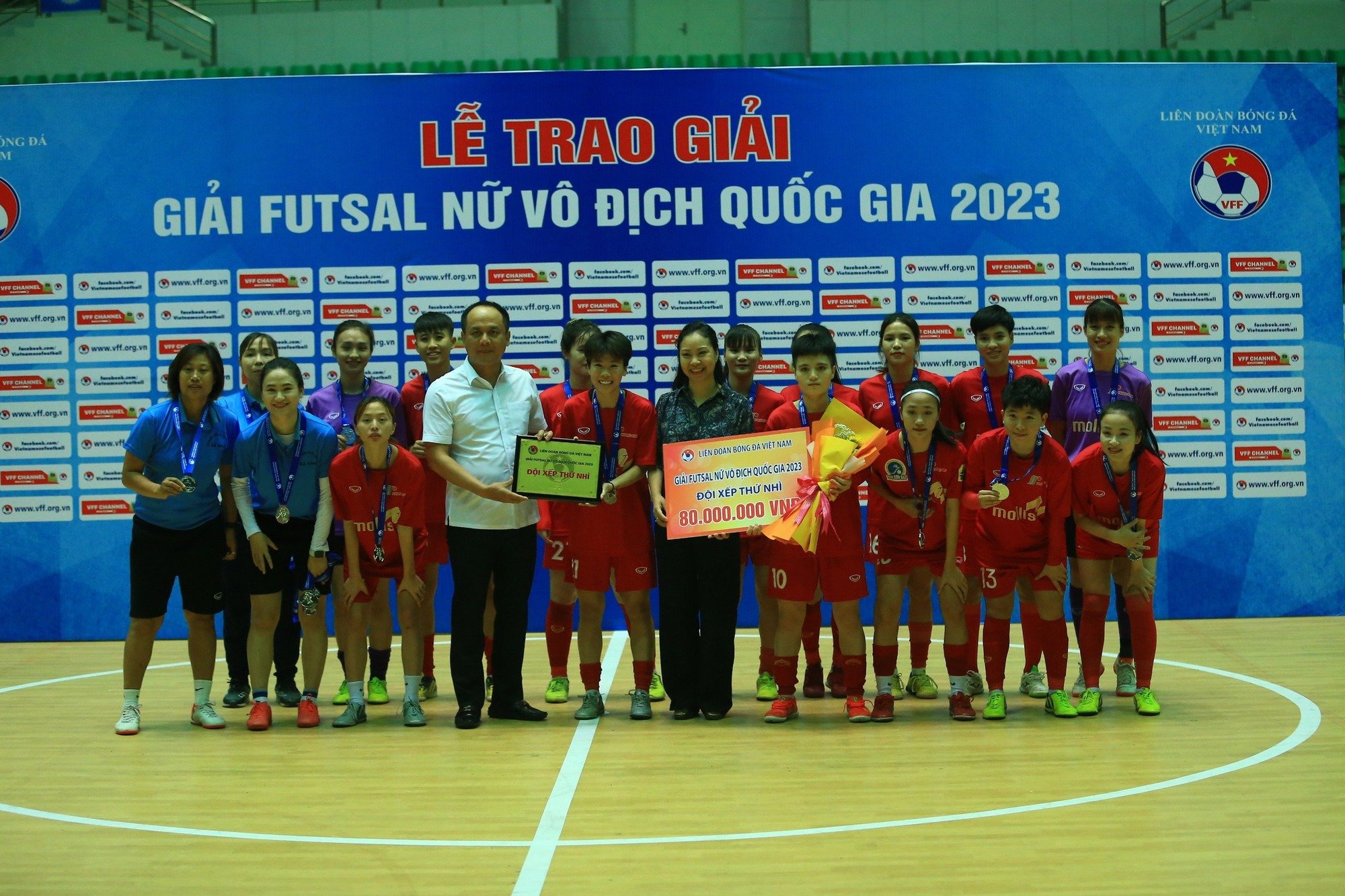 Cầu thủ ghi đến 5 bàn để giúp đội bóng vô địch giải futsal nữ 2023 - Ảnh 2.