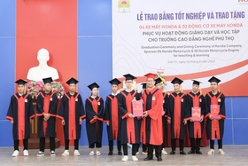 Phu Tho Vocational College organizes the second graduation ceremony of 2023