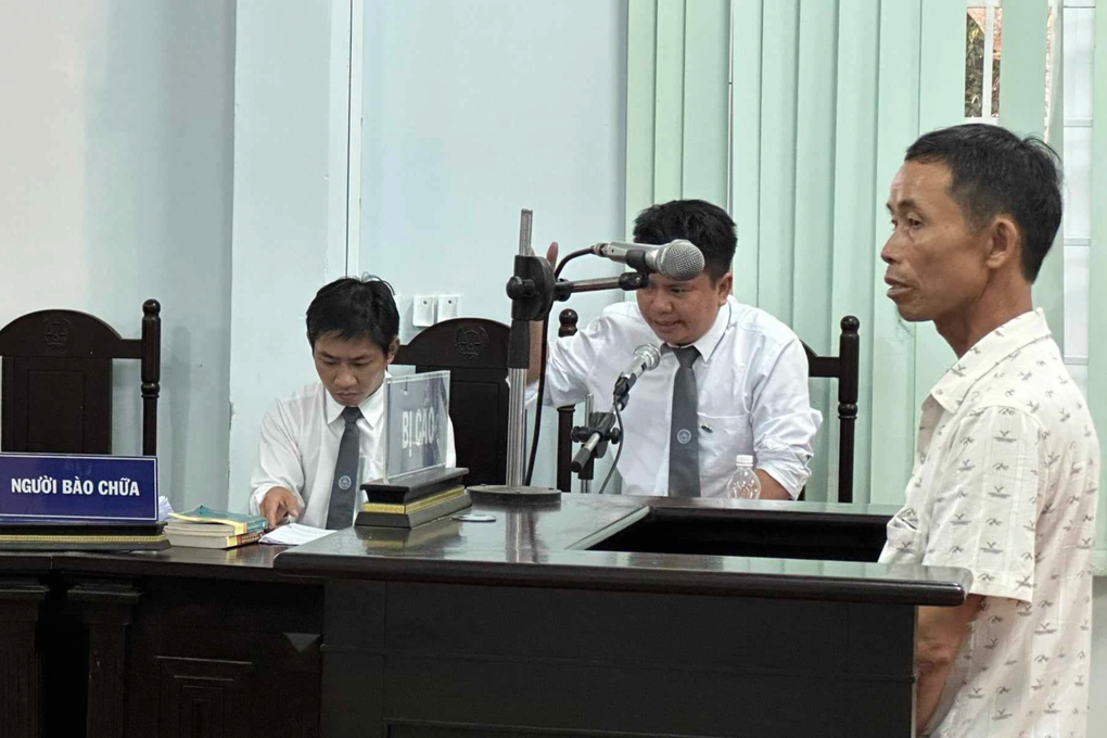 Người đàn ông lĩnh án tù vì... 1m3 gỗ muồng - 1