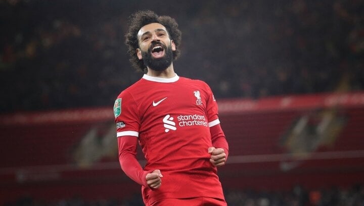 Mohamed Salah (Ai Cập, Liverpool): Salah từ chối mức lương không tưởng ở Ả Rập để ở lại Liverpool trong mùa giải 2023/24. Thu nhập năm 2023 của ngôi sao người Ai Cập là khoảng 53 triệu USD.