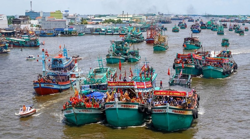 hon 150 tau thuyen tham gia le hoi nghinh ong song doc hinh 3
