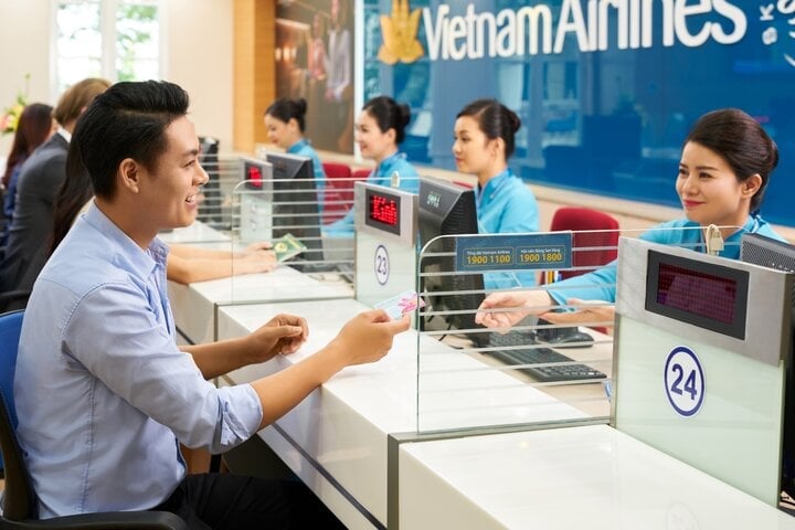 Pendant les vacances du Têt, Vietnam Airlines recommande aux passagers d'acheter leurs billets sur les canaux officiels.