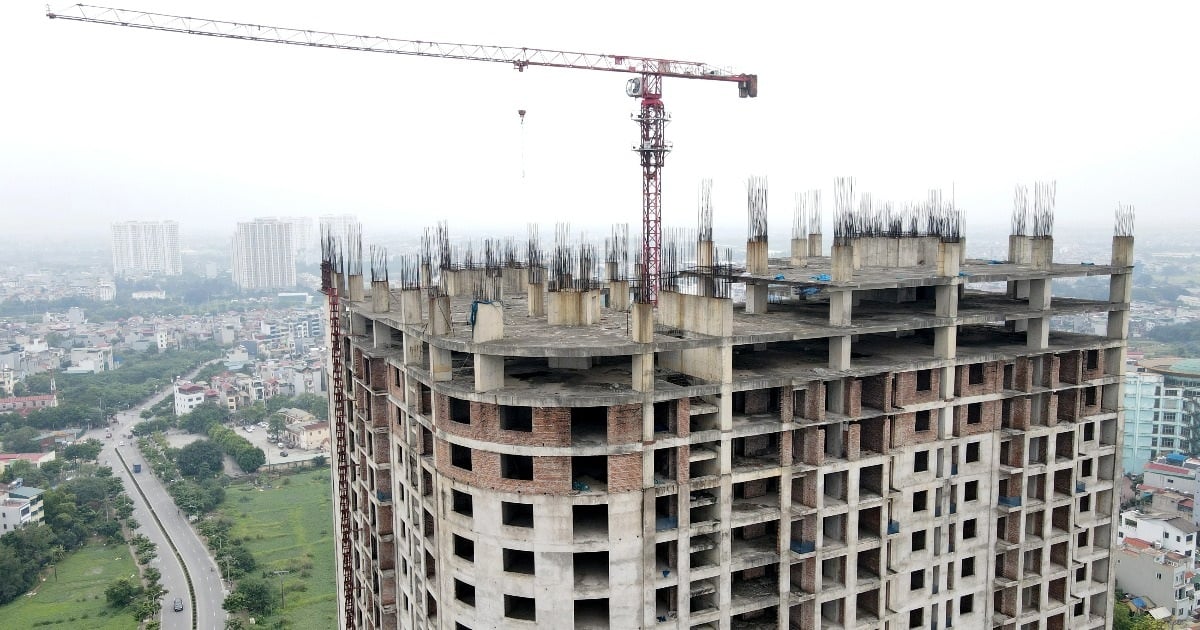 Edificio abandonado de 25 pisos en una "tierra dorada" al sur de Hanoi