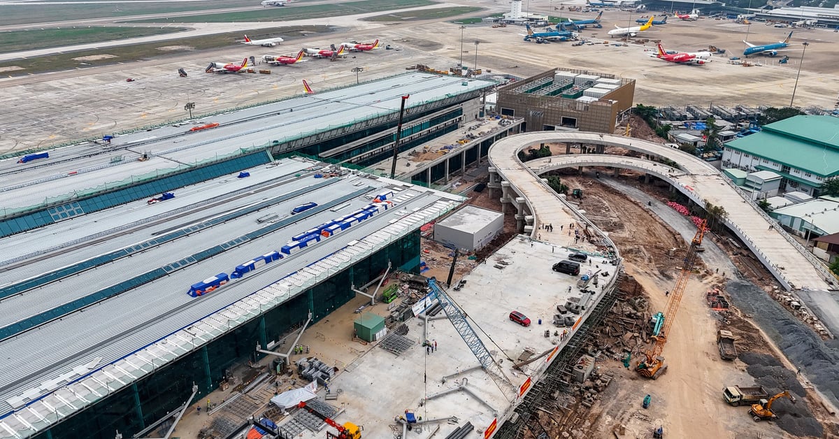 Gros plan sur le chantier de construction massif du terminal T3 de Tan Son Nhat, « sprintant » jusqu'à la ligne d'arrivée