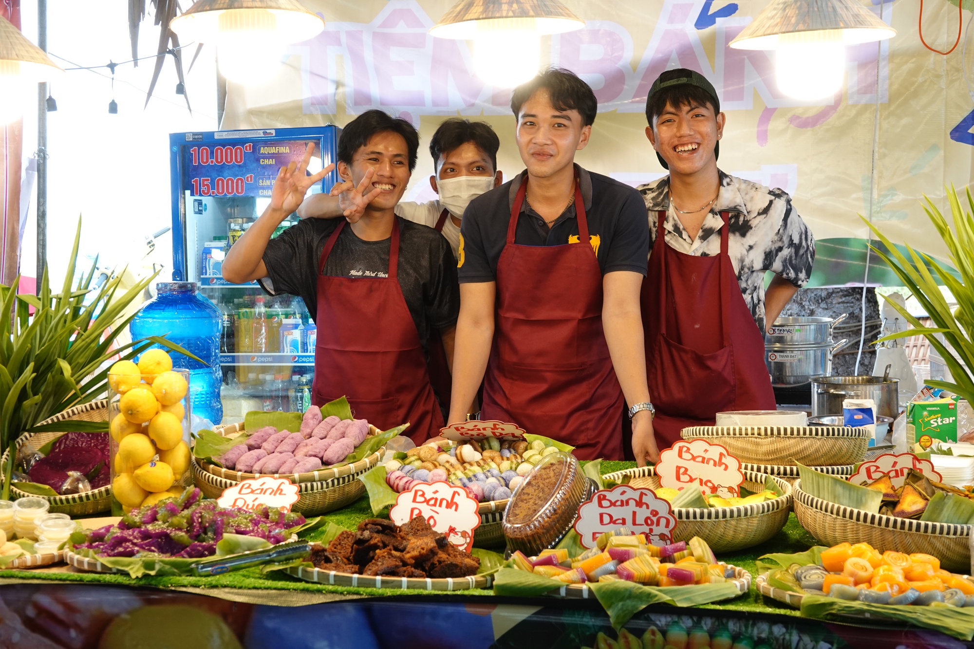  “No mắt” với gần 100  loại bánh dân gian Nam bộ hội tụ ở Cần Thơ   - Ảnh 1.