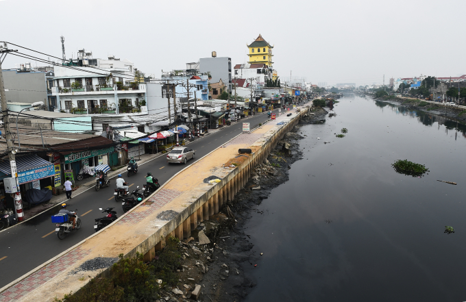 A section of a resident's house damaged due to canal renovation in Phu Dinh wharf area: Photo: Thanh Tung