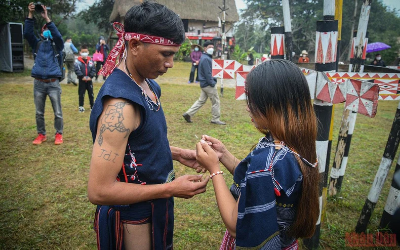 Cérémonie de mariage unique de Ba Na -0