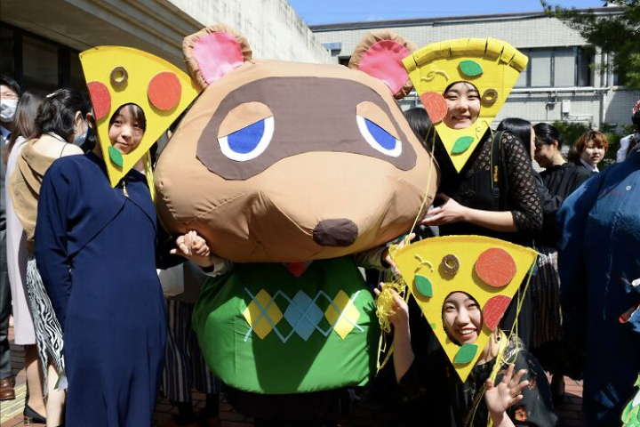 Die bizarre Abschlussfeier der Universität Kyoto ähnelt einem Karneval - 9