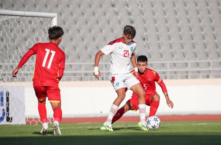 U18 Vietnam (red) lost heavily to U18 Morocco.