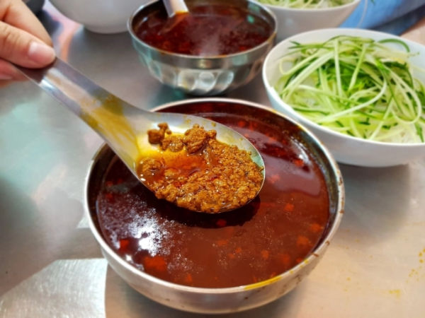 Ở Bình Định có món đặc sản dân dã, vì sao ăn lần đầu thấy sai sai nhưng lần sau lại tìm bằng được?- Ảnh 2.