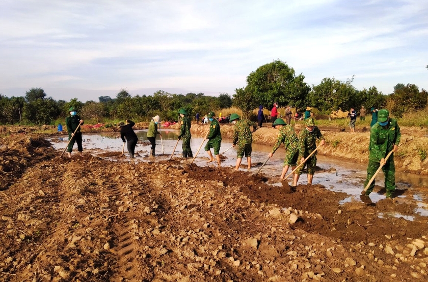 យុវជន​ព្រំដែន​ប្រកួត​ធ្វើ​តាម​ការ​បង្រៀន​របស់​លោក​ពូ រូបថត ១