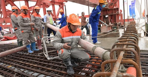 Closing of 1,200 billion VND cable-stayed bridge across Dao River in Nam Dinh