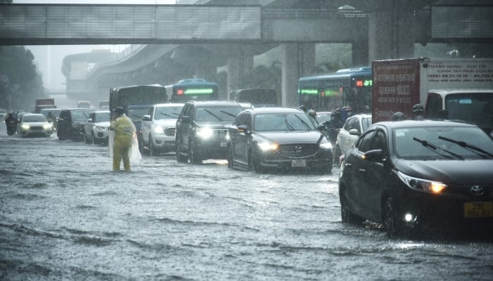 Những bộ phận trên ô tô cần kiểm tra khi di chuyển dưới trời mưa