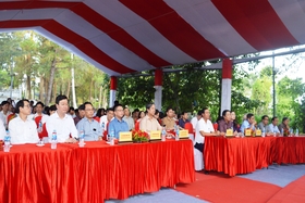 Inauguration du projet de rénovation et de modernisation de la zone commémorative des martyrs héroïques du secteur de l'éducation et de la formation au cimetière national des martyrs de Truong Son