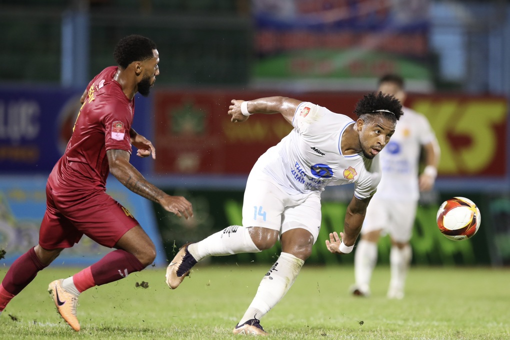 Ngoại binh tỏa sáng, CLB Nam Định lên ngôi đầu bảng V-League - 2