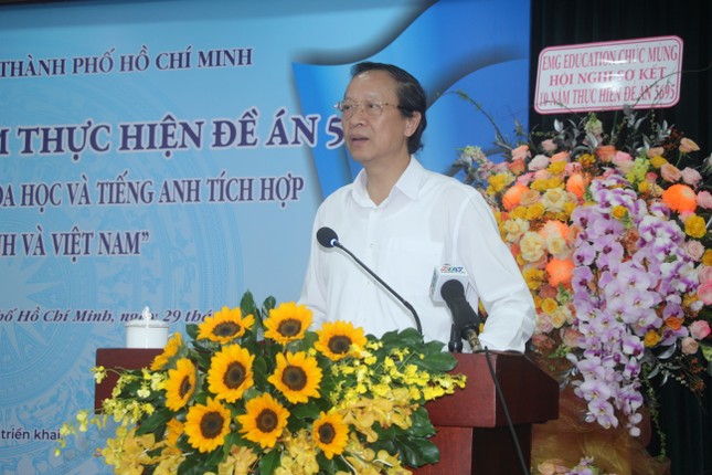 More than 30,000 students in Ho Chi Minh City study Math and Science in English photo 2