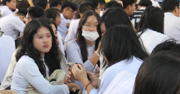 Les étudiants de Hanoi ne sont pas autorisés à utiliser les téléphones portables en classe.