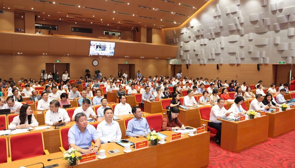 Delegates attending the Conference at the TP bridge point