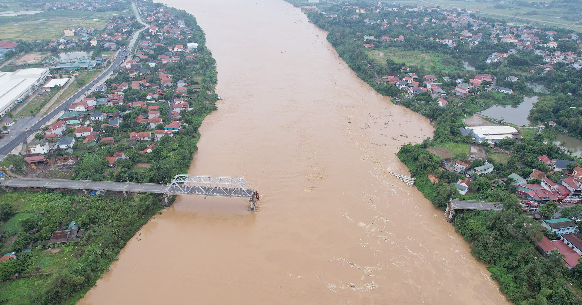 Phu Tho propose de construire un nouveau pont de Phong Chau avec un capital d'investissement de 865 milliards de VND