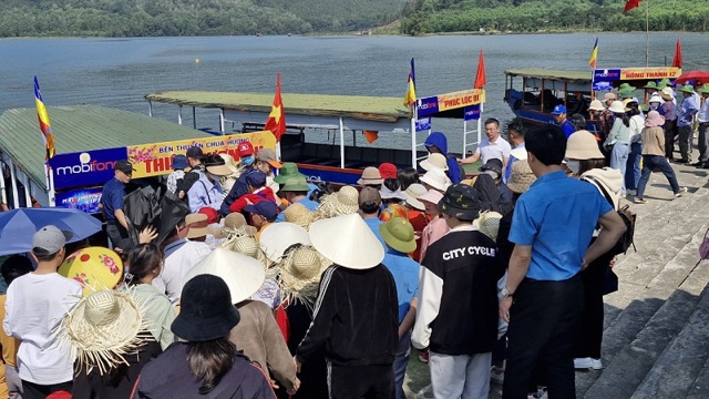 Frühlingsausflug zur Huong Tich Pagode