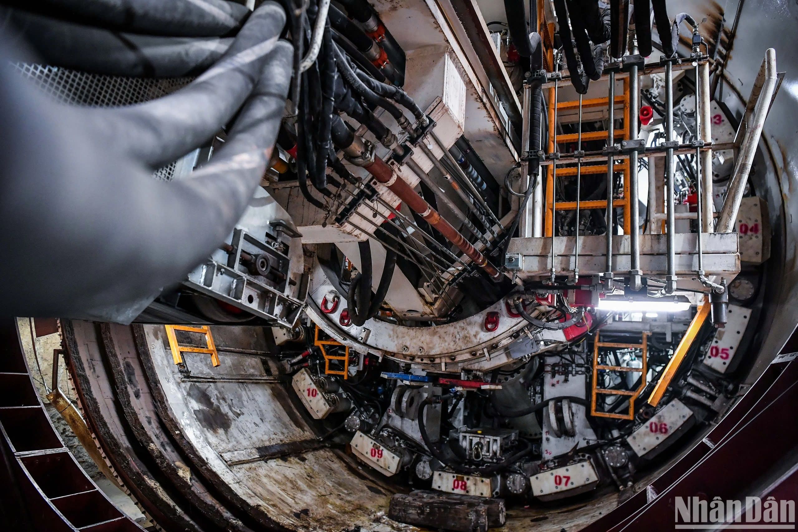 หุ่นยนต์ TBM ขุดอุโมงค์ใต้ดินสถานีรถไฟฟ้าใต้ดิน Nhon-Hanoi เป็นเวลา 30 วัน