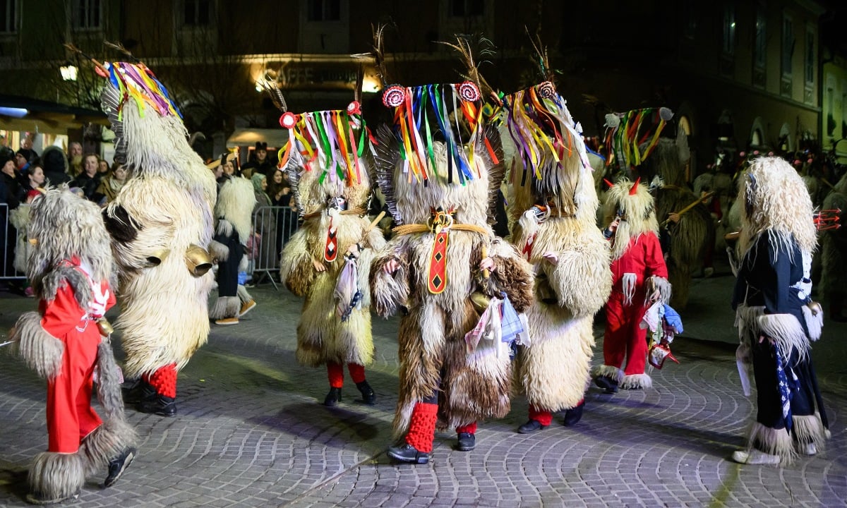 Người trẻ Slovenia diễu hành tiễn đông, đón xuân