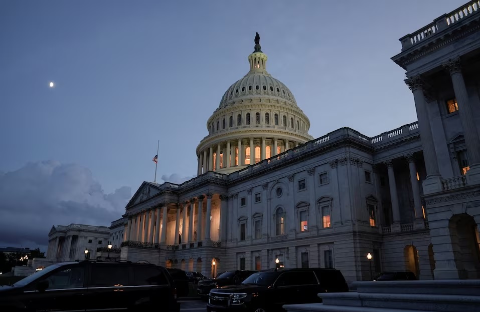 US Congress passes $12 trillion budget but no aid for Ukraine picture 1