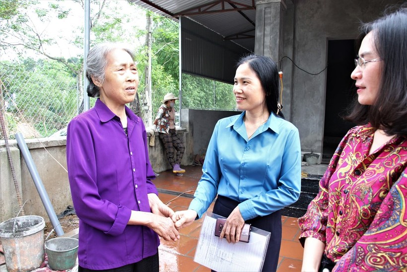 Otro profesor recibió apoyo financiero del Departamento de Educación y Formación de Vinh Phuc para construir una casa, foto 2