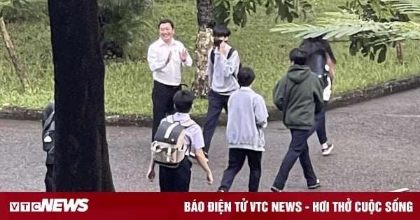 Standing in the school yard greeting each student, the principal in Hue received a shower of compliments.