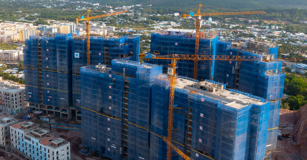 Le groupe de construction Hoa Binh déménage officiellement sur la salle des marchés d'UpCom