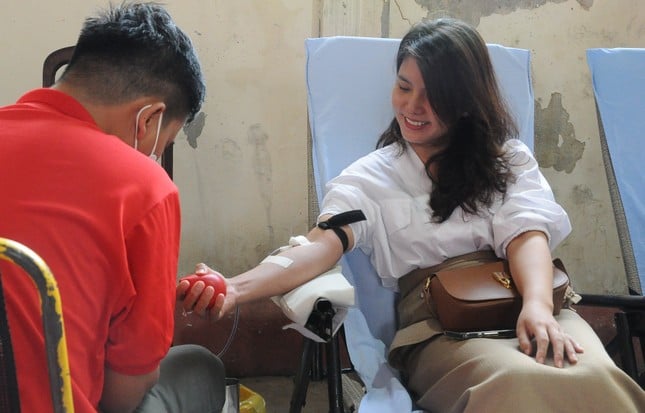 Hundreds of cadres, soldiers, and youth union members donated blood at Red Sunday in Can Tho photo 16