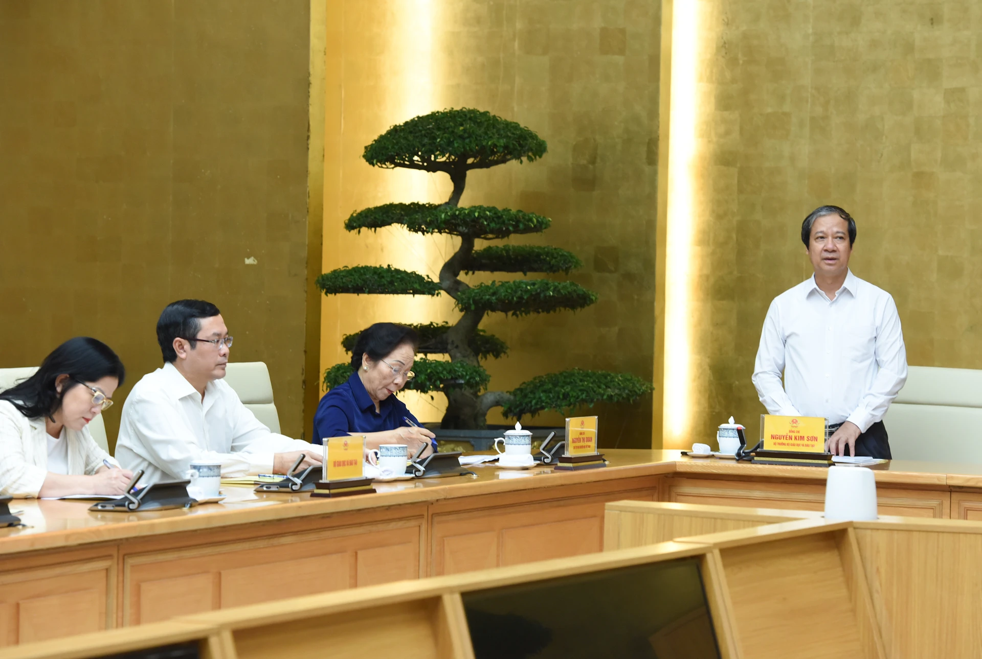 [Photo] Le Premier ministre Pham Minh Chinh préside la réunion du Comité national pour l'innovation en éducation et en formation photo 9