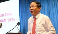 Binh Dinh Chairman dialogues with youth