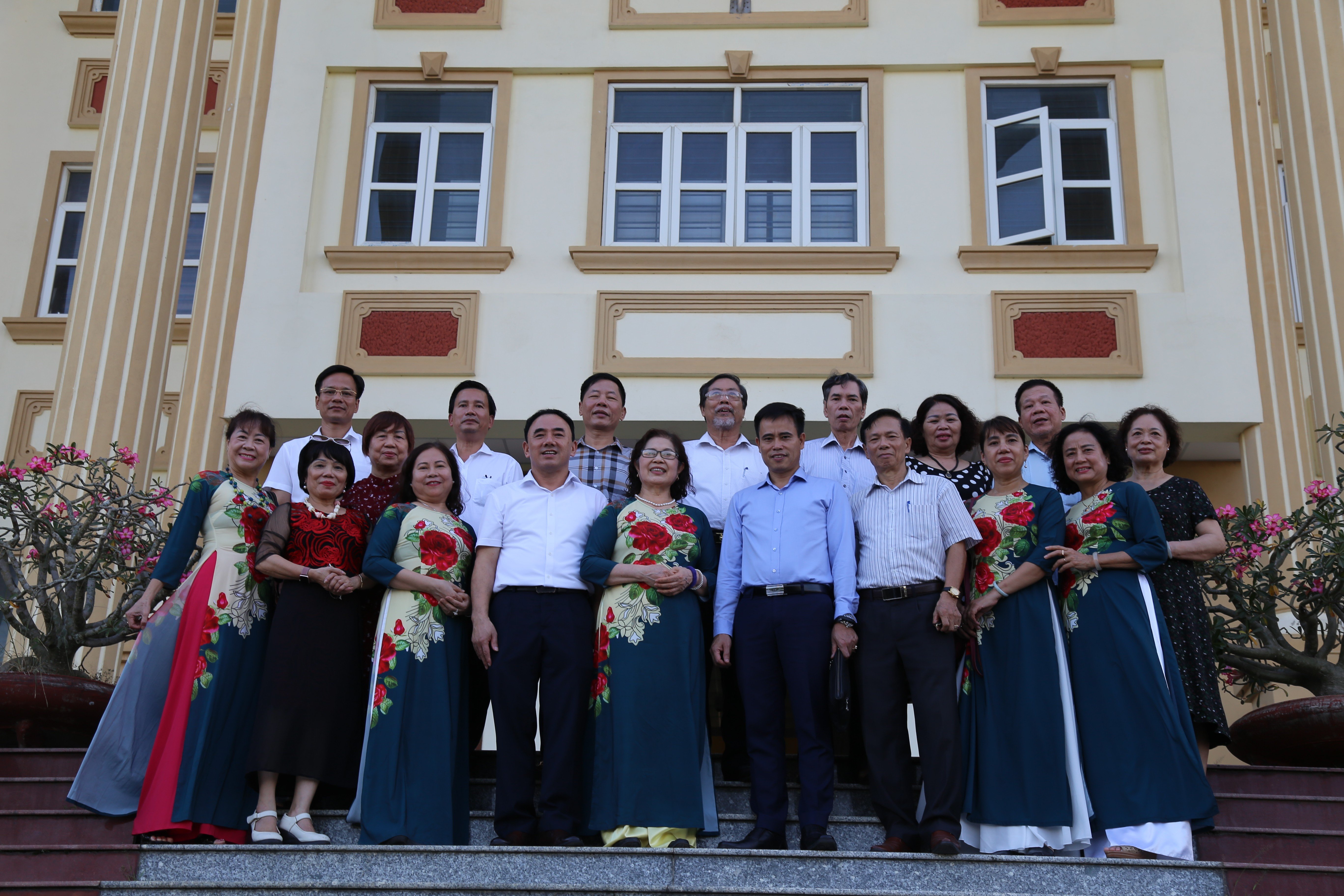 Événement - Le Centre de conseil juridique pour mineurs visite et rencontre les dirigeants du tribunal populaire provincial de Thanh Hoa (Photo 6).