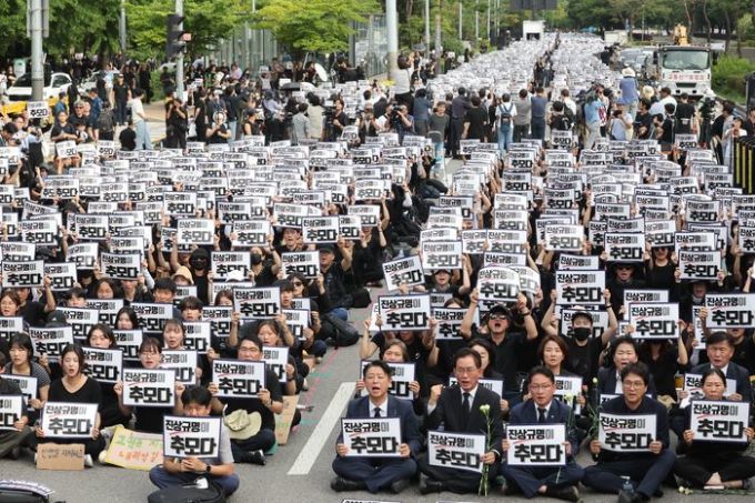 Maestros surcoreanos protestan por sus derechos en Seúl el 4 de septiembre. Foto: Yonhap