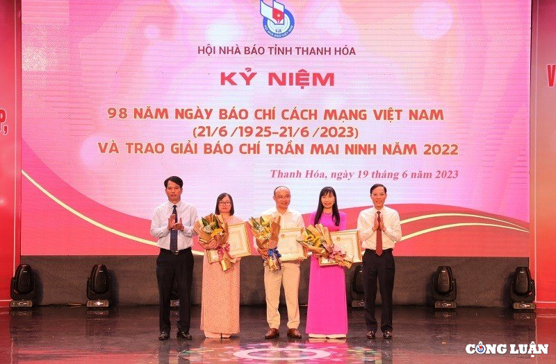 trao bang khen cho 37 tac pham dat giai bao chi tran mai ninh nam 2022 hinh 1