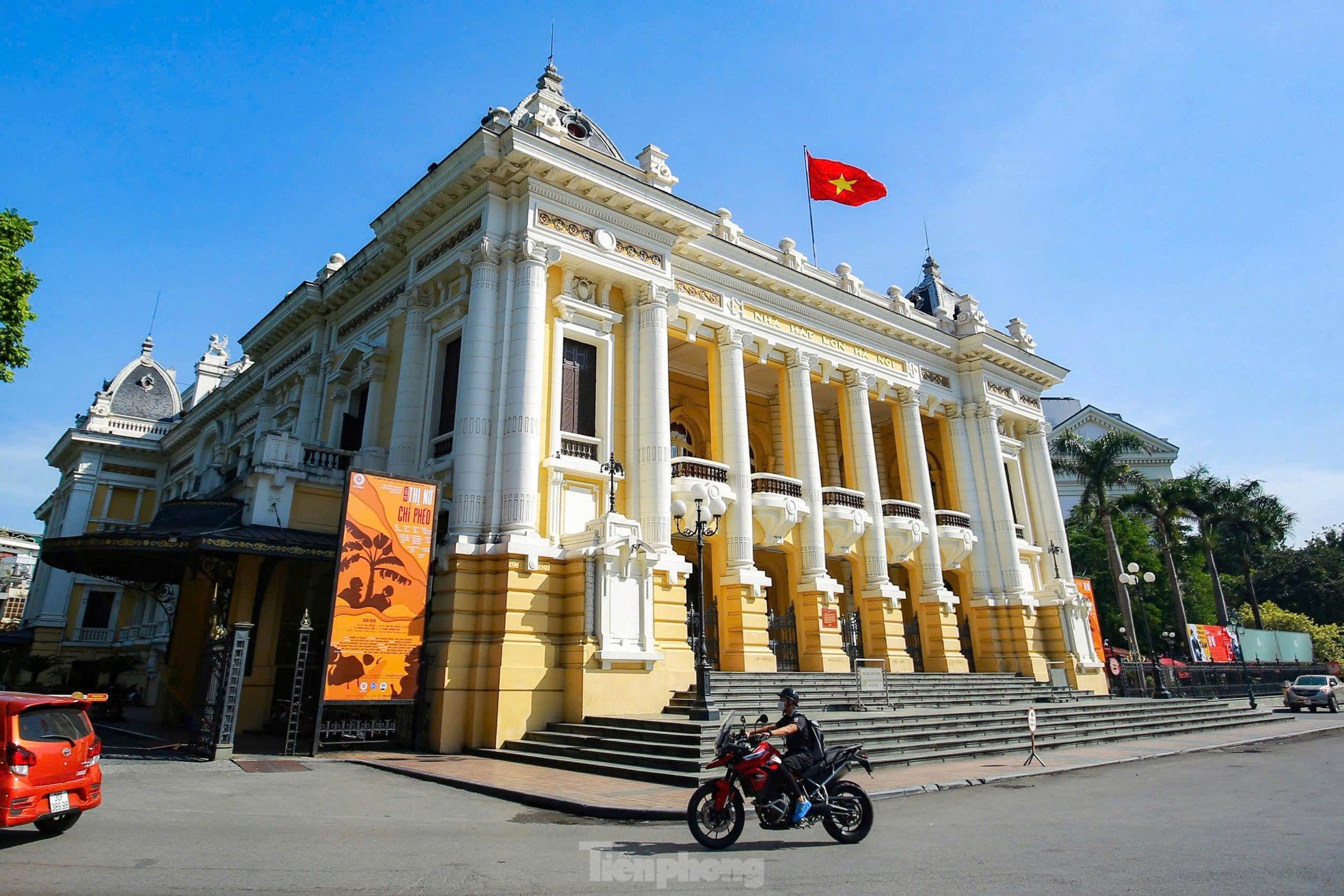 Hermosa arquitectura francesa de la Ópera de Hanoi de más de 100 años de antigüedad. Foto 3